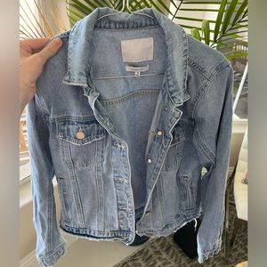 Women’s *Like New* Vervet Blue Light Wash Denim Jacket, size small
